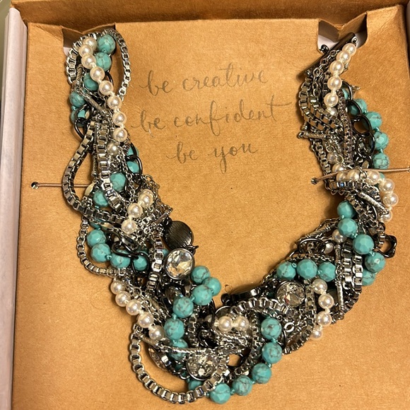 Beautiful statement necklace. - Picture 2 of 3